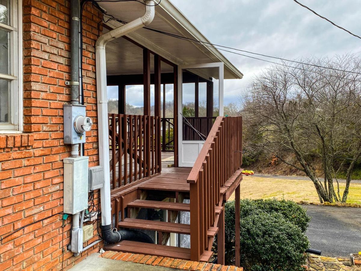 Mid-Century Vintage Brick Ranch Upstairs Guesthouse Sevierville Exteriör bild