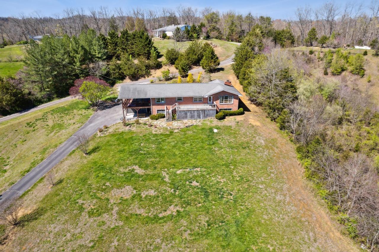 Mid-Century Vintage Brick Ranch Upstairs Guesthouse Sevierville Exteriör bild