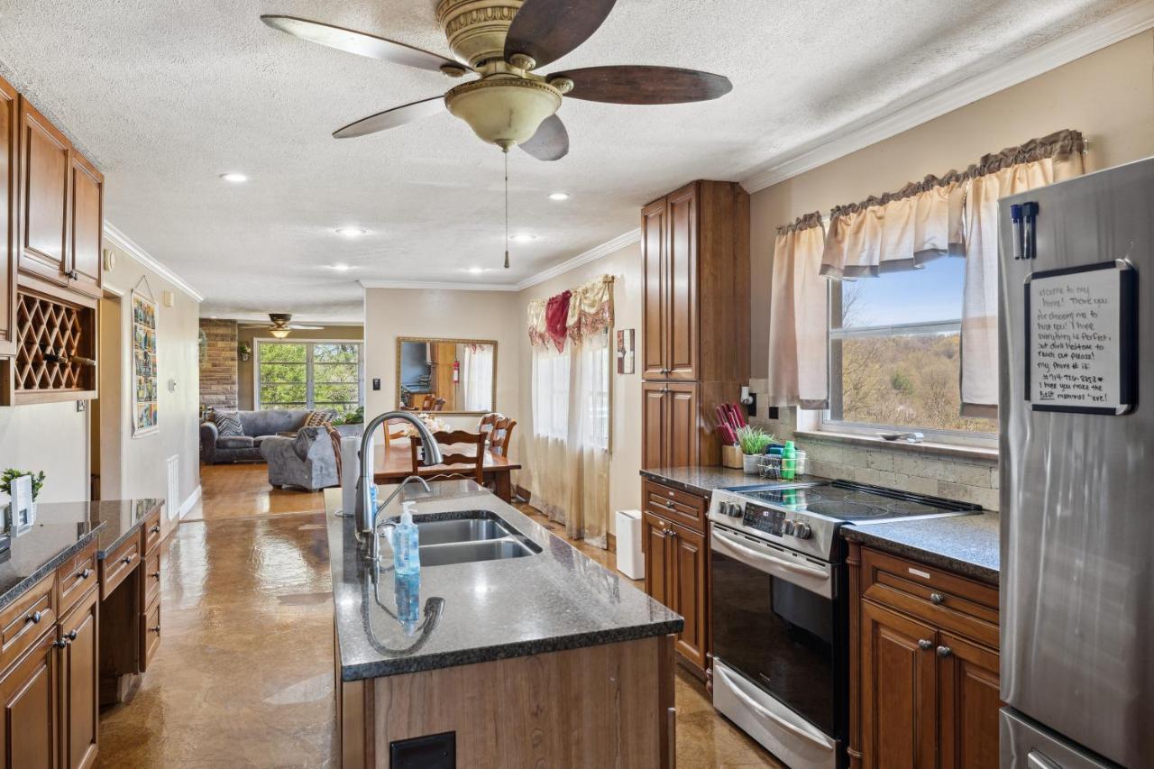 Mid-Century Vintage Brick Ranch Upstairs Guesthouse Sevierville Exteriör bild