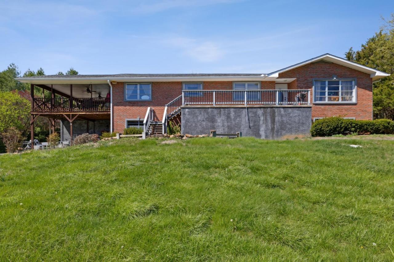 Mid-Century Vintage Brick Ranch Upstairs Guesthouse Sevierville Exteriör bild
